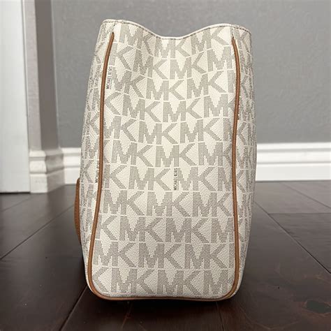 michael kors susannah vanilla|Michael Kors maple tote.